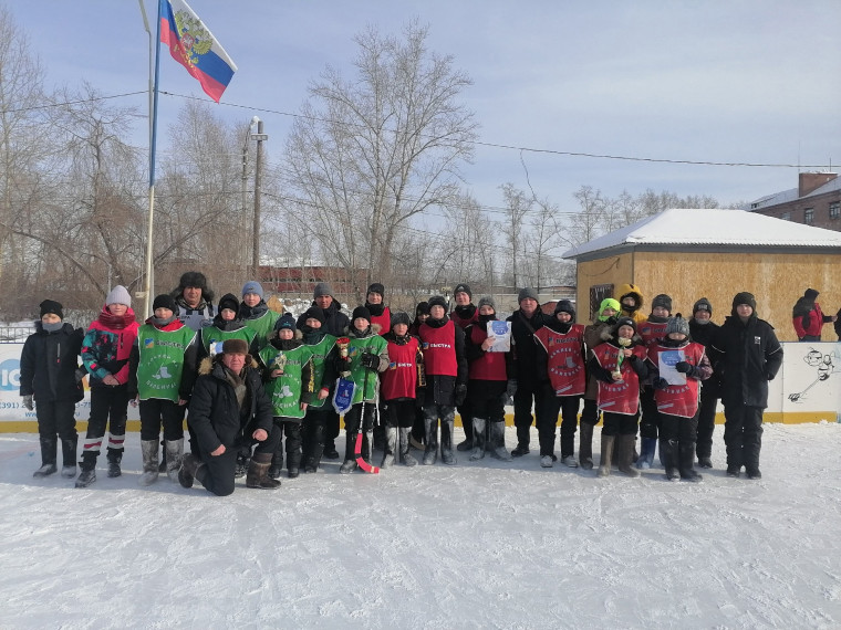 Районный турнир по хоккею на валенках.